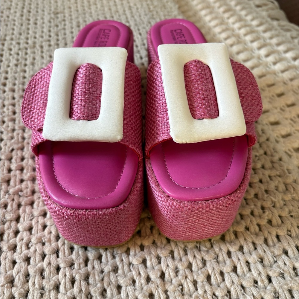 NWOT Cape Robbin Hot Pink Platform Slide Sandals with White Buckle - Picture 2 of 5
